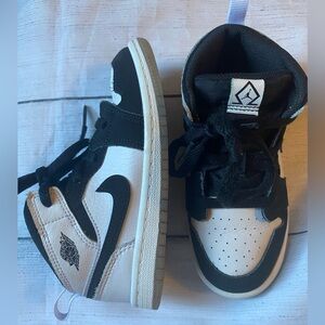 Nike air Jordan 1 mid in kids shoe size 10C